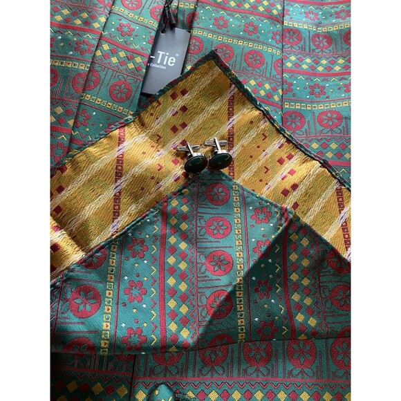 NWT 4 Pc Hi Tie XL Holiday Christmas Vest, Tie, Cuff Links, Handkerchief C6 - Picture 12 of 13